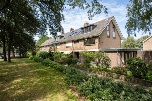 Renovatie en uitbreiding van een woning in Voorschoten door Bakhoff Bouw. Meer woonruimte, verbeterd energielabel en sleutelklaar opgeleverd.