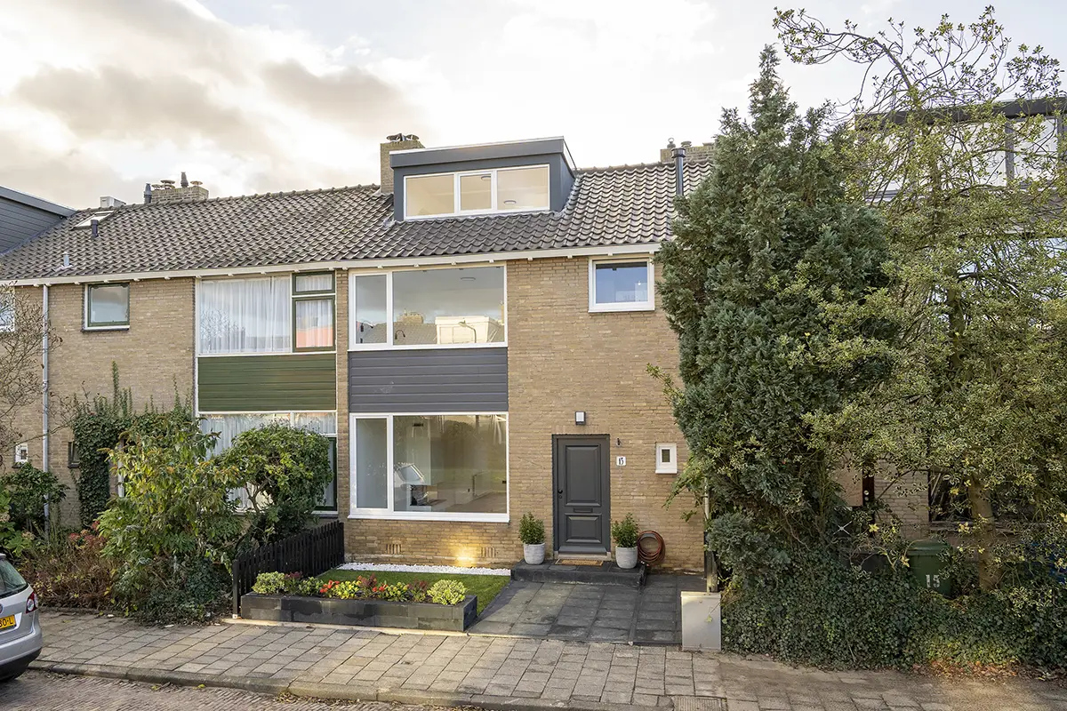 Complete renovatie en uitbreiding in Wassenaar door Bakhoff Bouw. Meer woonruimte, comfort en energiezuinigheid met een stijlvolle afwerking.