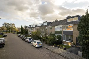 Complete renovatie en uitbreiding in Wassenaar door Bakhoff Bouw. Meer woonruimte, comfort en energiezuinigheid met een stijlvolle afwerking.